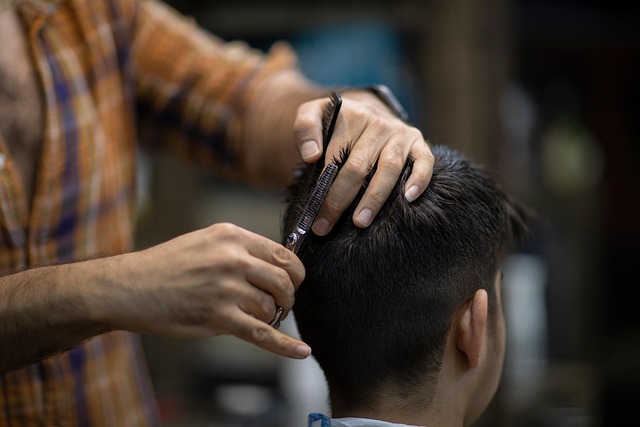 barber při práci